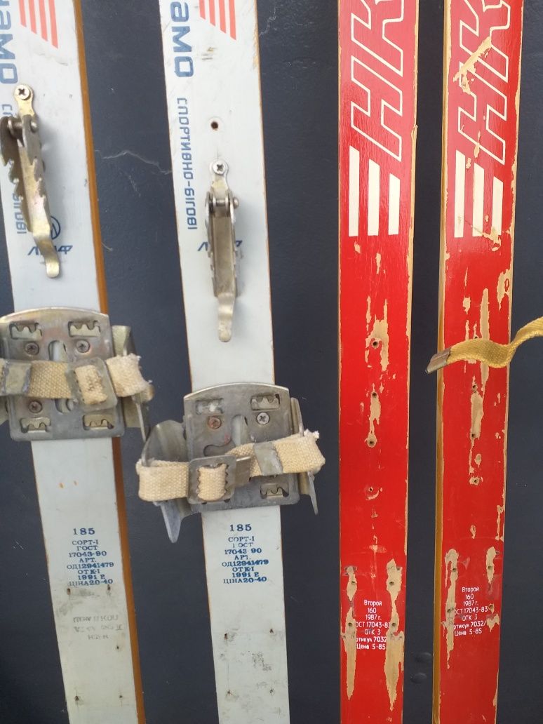 Лыжи  и палки Советские.
