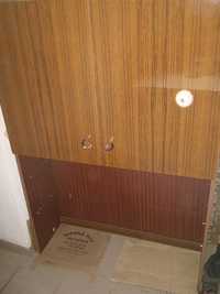 Brązowe meble (wysoki połysk)są 3 sztuki takiej szafy jak na zdjęciu