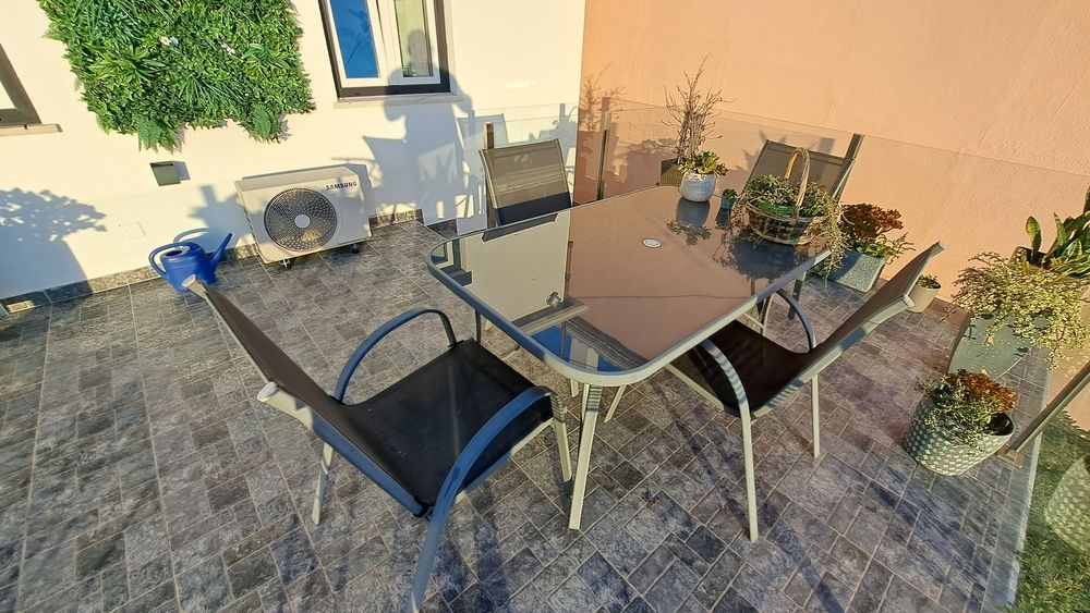Mesa de jardim e 4 cadeiras