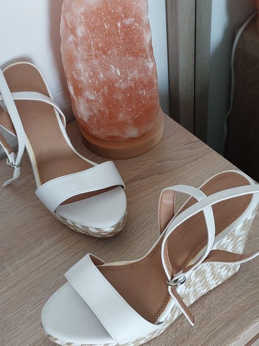 Śliczne białe sandały na koturnie Asos 40 (26cm)