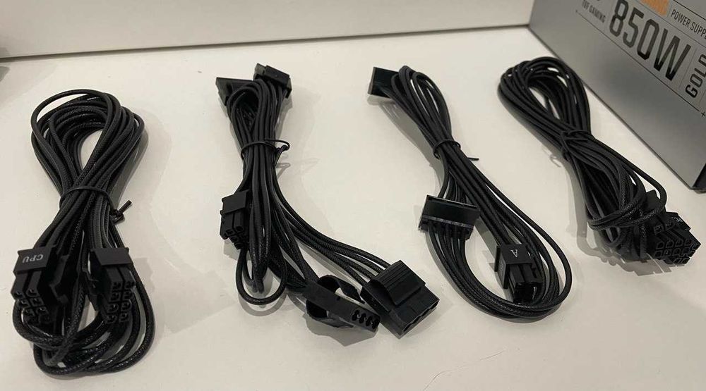 Кабелі від блоку живлення ASUS (CPU, SATA, Molex, 12VHPWR)