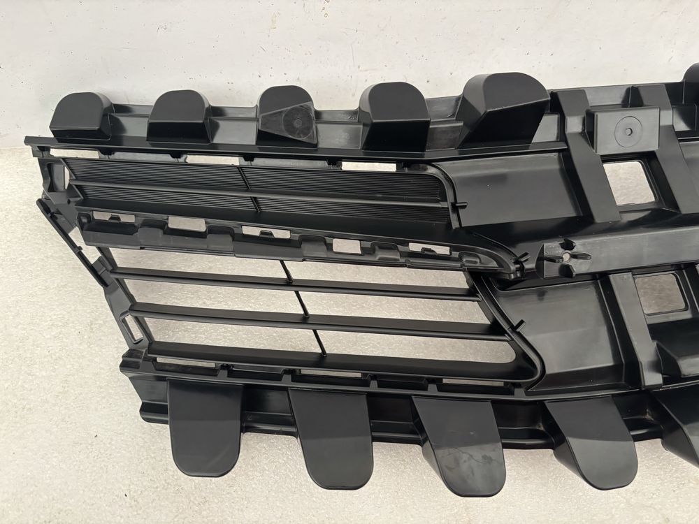 Toyota Verso lift 13-18 grill atrapa kratka zderzaka przód