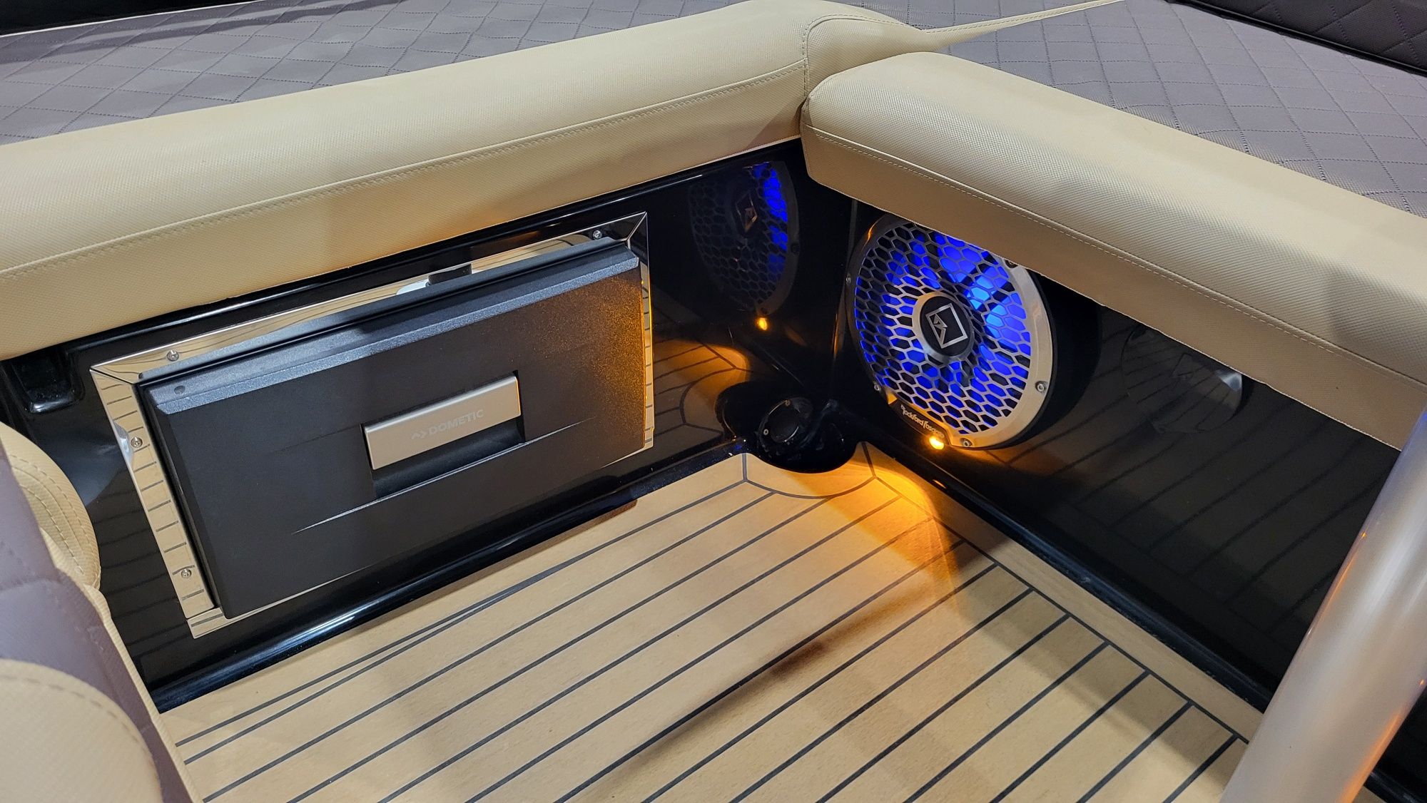 Jacht Motorowy Hybrid 626 mercury pro xs v8 300 sundeck kabina