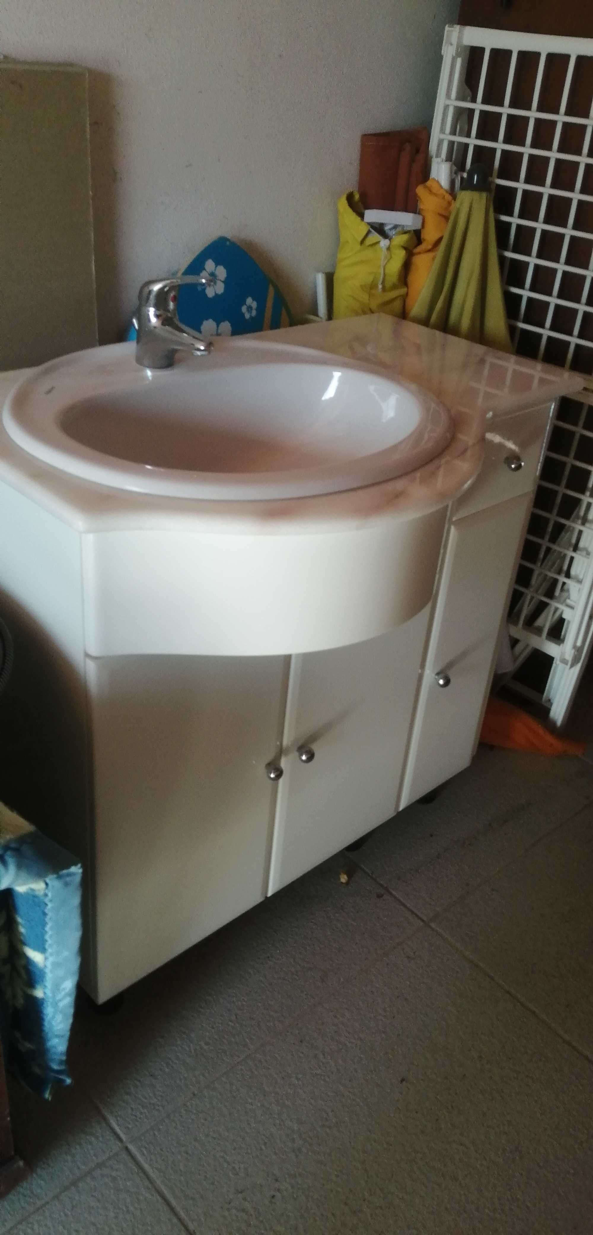 móvel WC de casa de banho