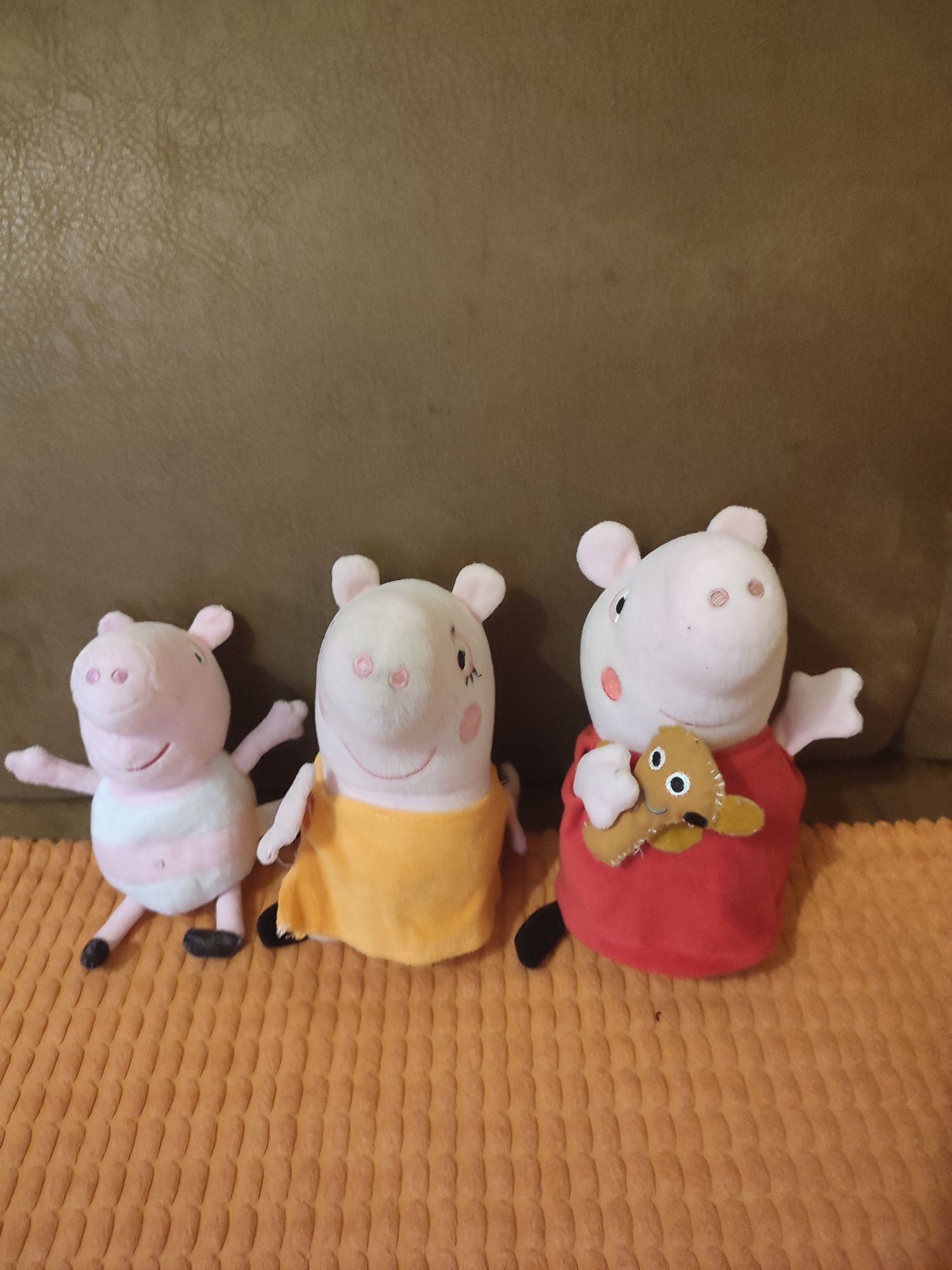 Świnka Peppa -3 różne maskotki i puzzle