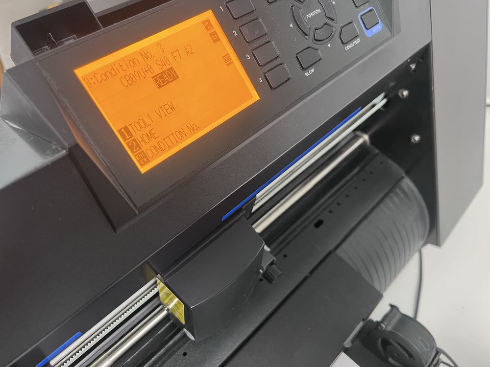 Ploter tnący Graphtec CE7000 wraz z F-MARK2, automatyczny wykrojnik
