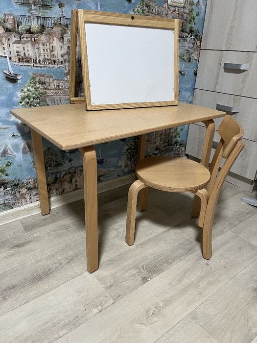 Дитячий столик дерев'яний