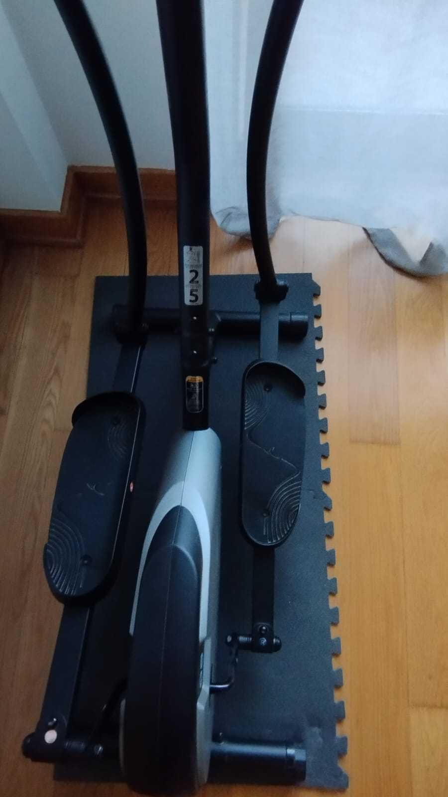Bicicleta Elíptica Domyos como nova