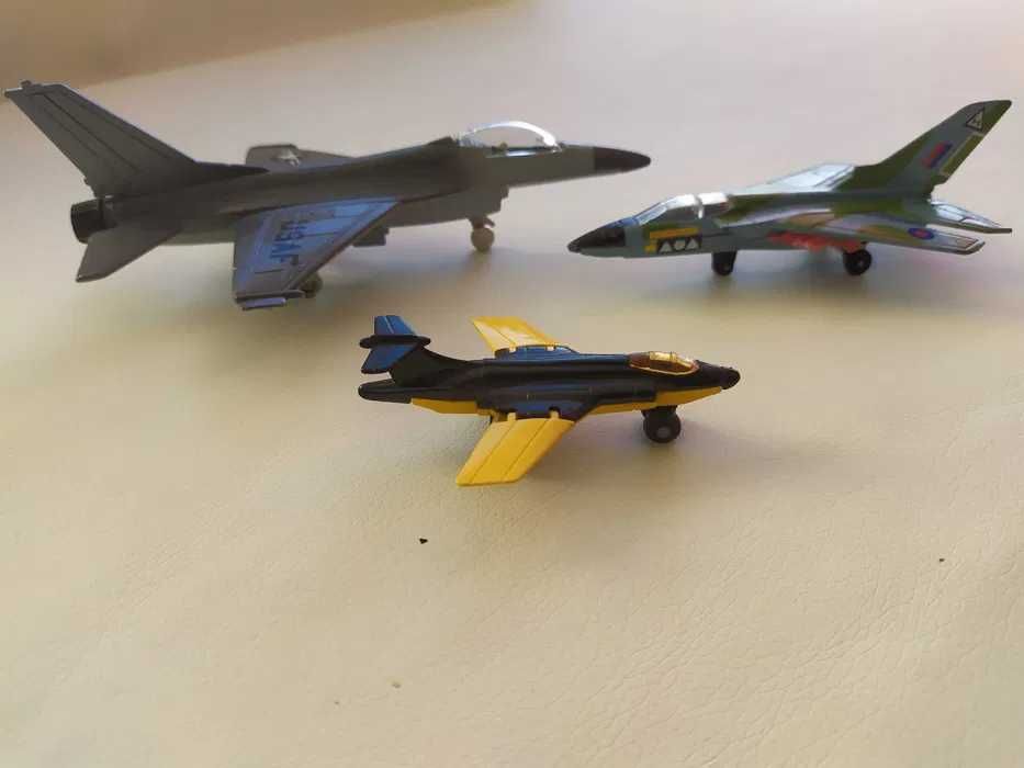 3 Aviões Militares Matchbox (2) e ERTL (1) F-16, Tornado e S2 Jet