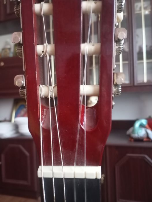 Продам гітару в як нова 0 9 8 2 3 0 8 9 3 4