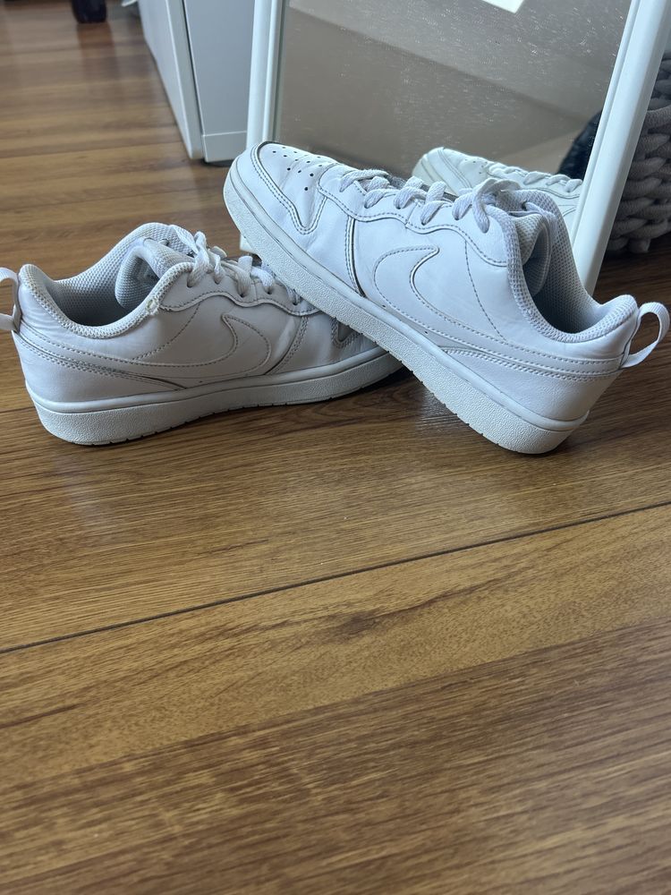 Nike Court Borough Low