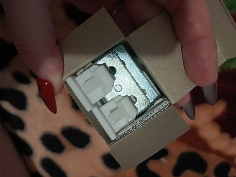 Ролет на вікно або двері балкону