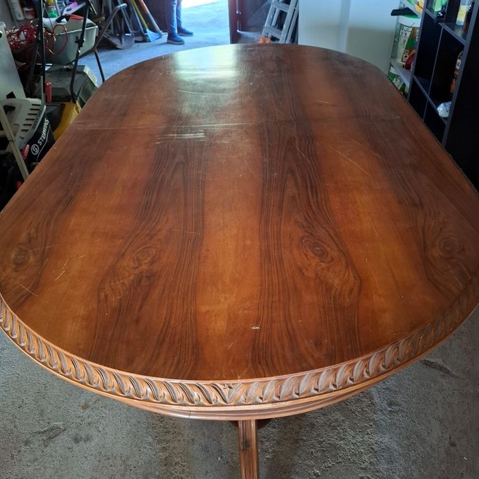 Mesa de jantar com oito cadeiras