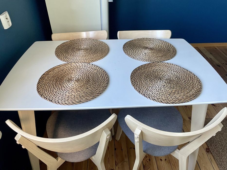 Zestaw stół z 4 krzesłami