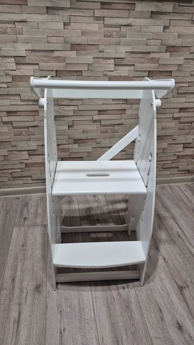 Зростаючий стілець Монтессорі