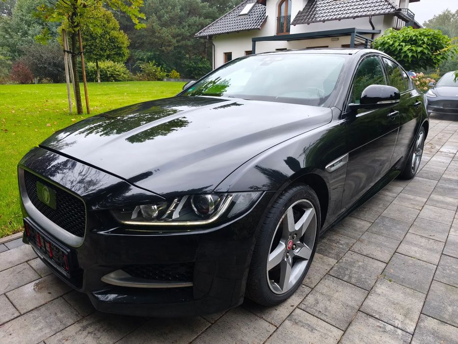 Jaguar XE R-SPORT/ 180KM/ Panorama/ 4WD/ tylko 97 tys km/ kosmetyczna szkoda DE