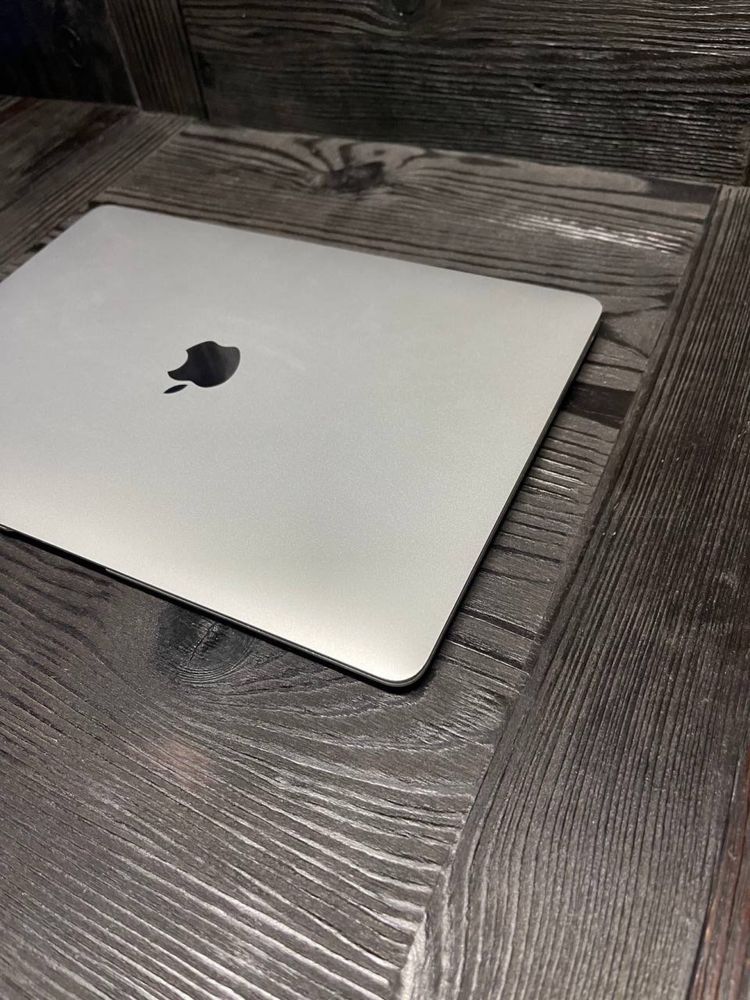 MacBook Air 13’ 2018 intelcore i5, 8gb, 128ssd