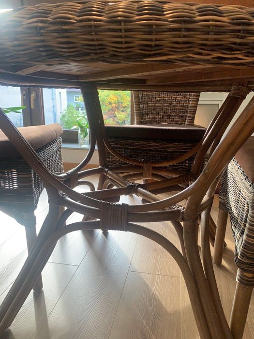 Komplet stylowych mebli ogrodowych z naturalnej wikliny