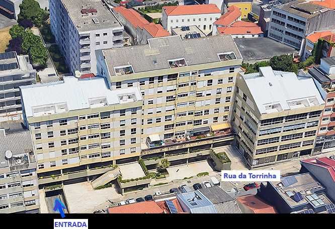 Aluga-se Lugar Duplo Garagem (2 carros) - Rua da Torrinha