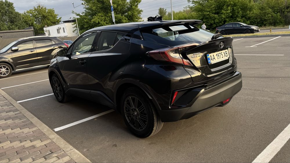 Продам Toyota CH-R