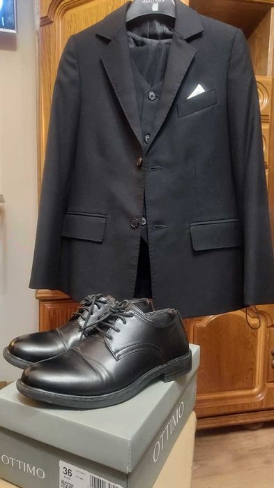 sprzedam garnitur dla chłopca rozmiar 140