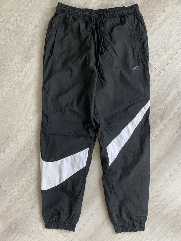 Нові нейлонові Nike swoosh