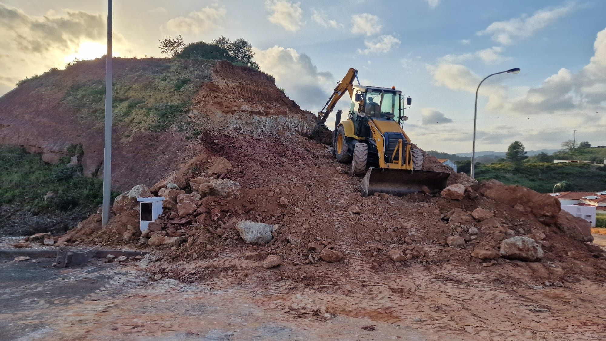 Serviços de terraplanagens e camião