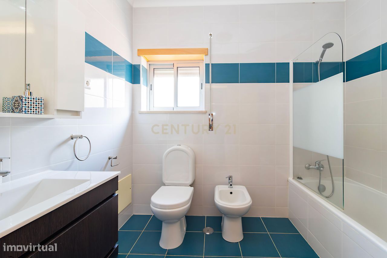 Moradia T4 com Piscina Privativa na Marinha Grande