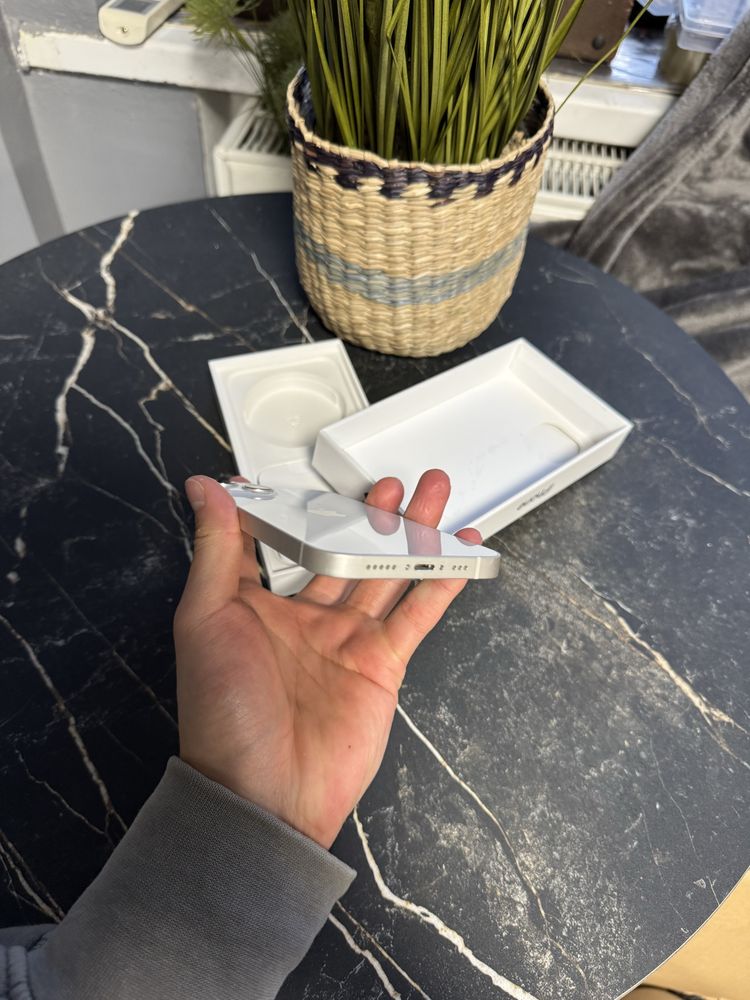 iPhone 13 128GB White Neverlock