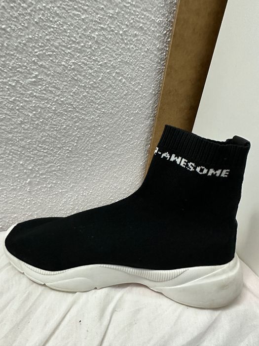 Tenis Bota tipo meia Bershka