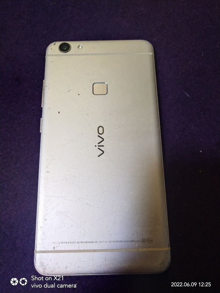 Продам телефон под востановление рабочий vivo x6+ 4/64