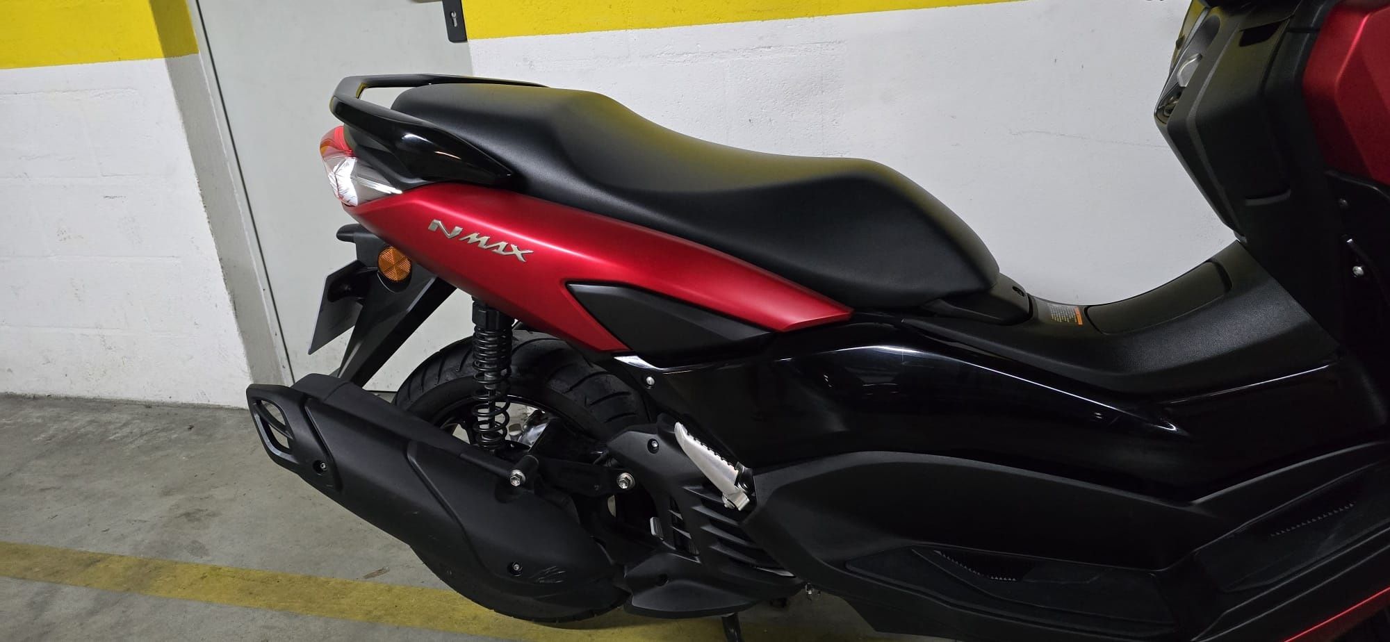 Yamaha NMAX 125 - Excelente estado, económica e confortável.