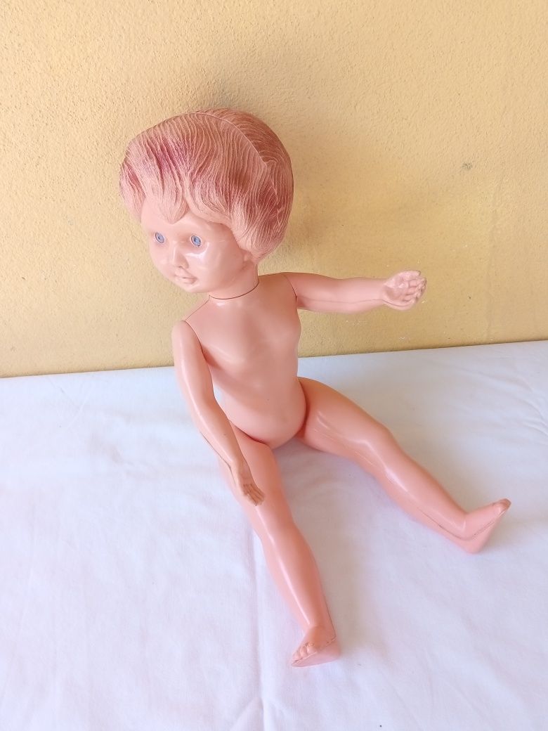 Boneca plástica antiga portuguesa