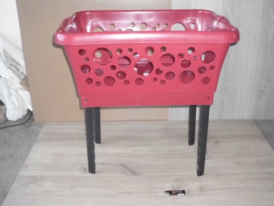 Stół ze wstawką / bez krzeseł /