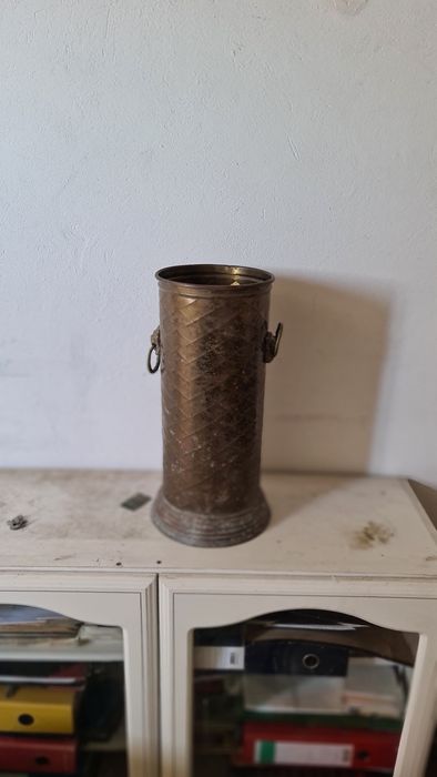 Vendo  coisas antigas