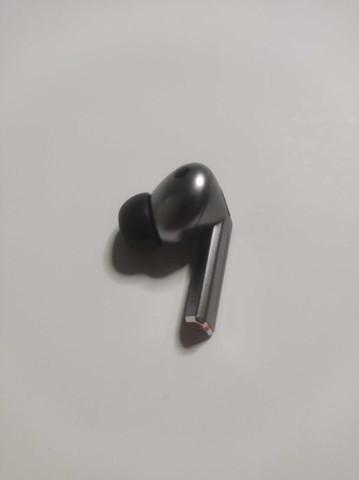 Prawa słuchawka Galaxy buds 3 pro