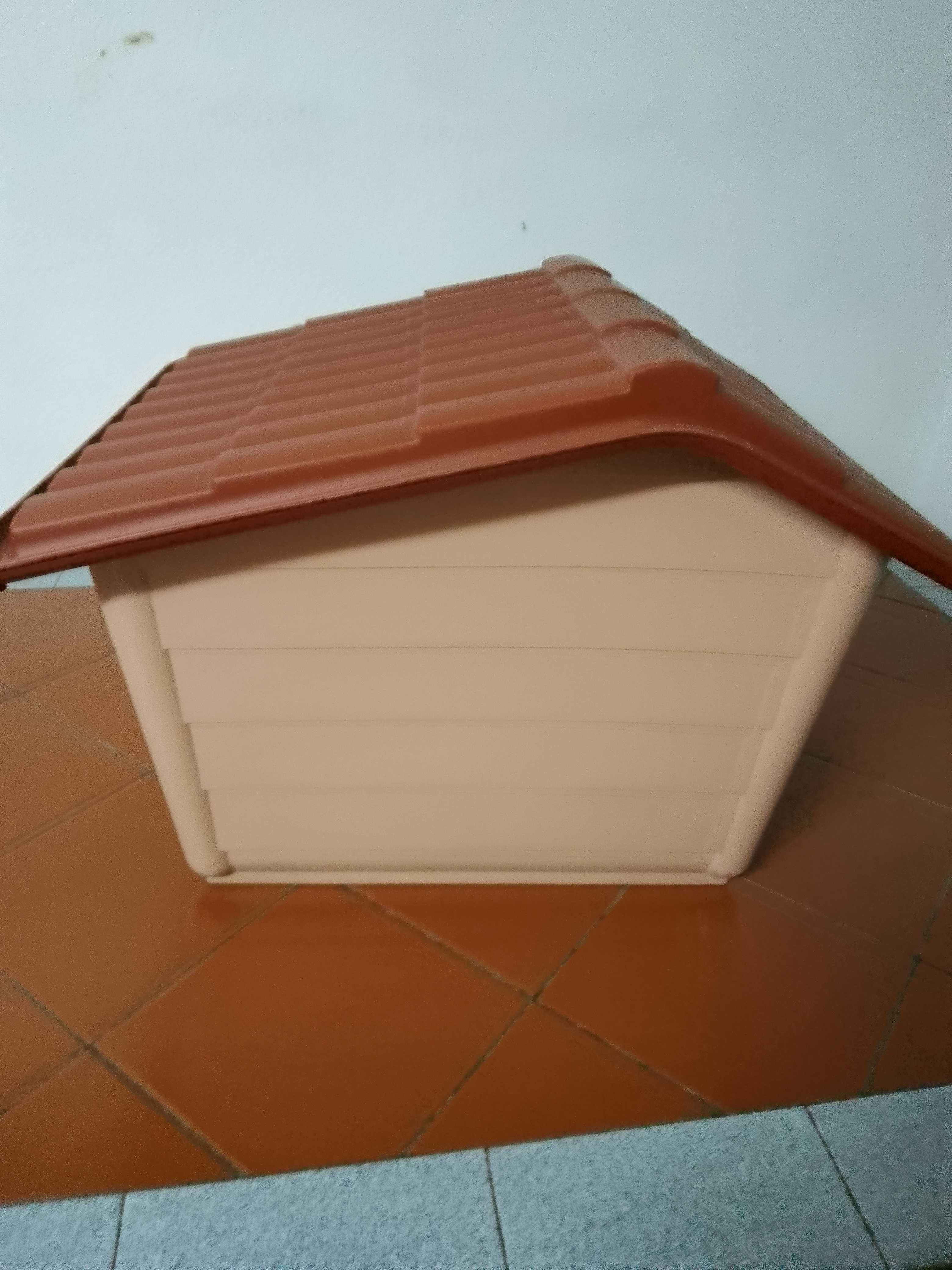 Casinha para cão nova. Em material acrílico, Comprada em Pet Shop