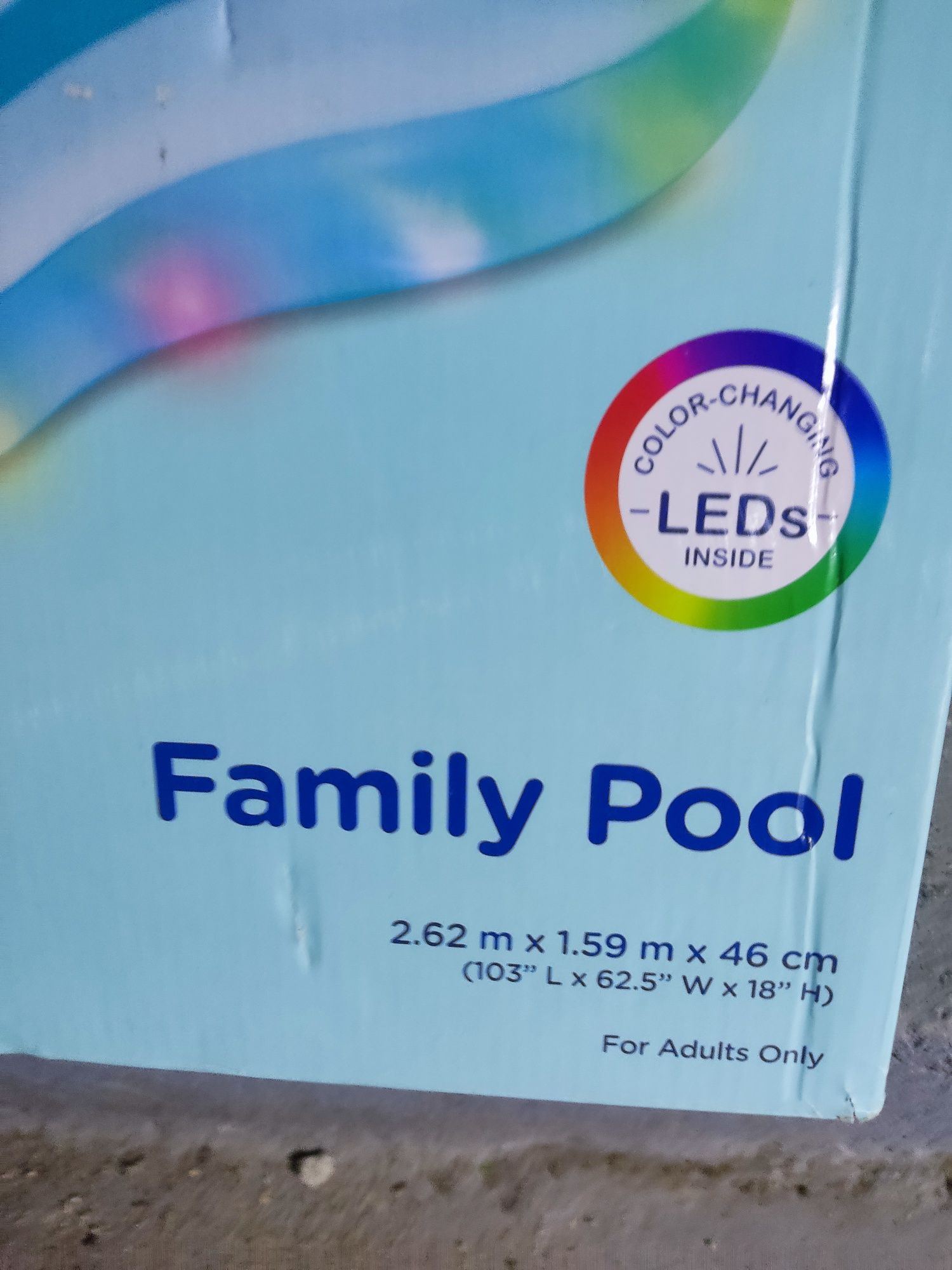 Basen famuły pool led