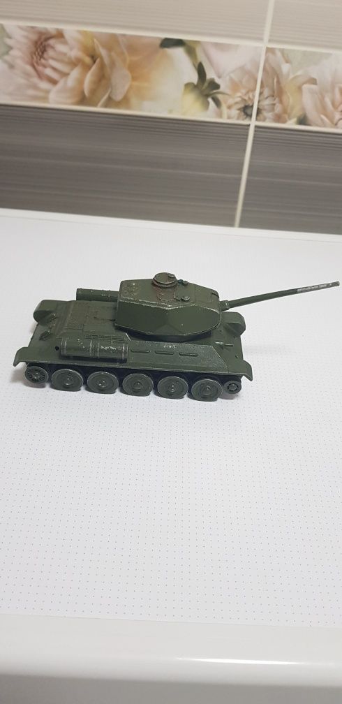 Модель советского танка Т-34, ретро,колекционный,80-их. годов.