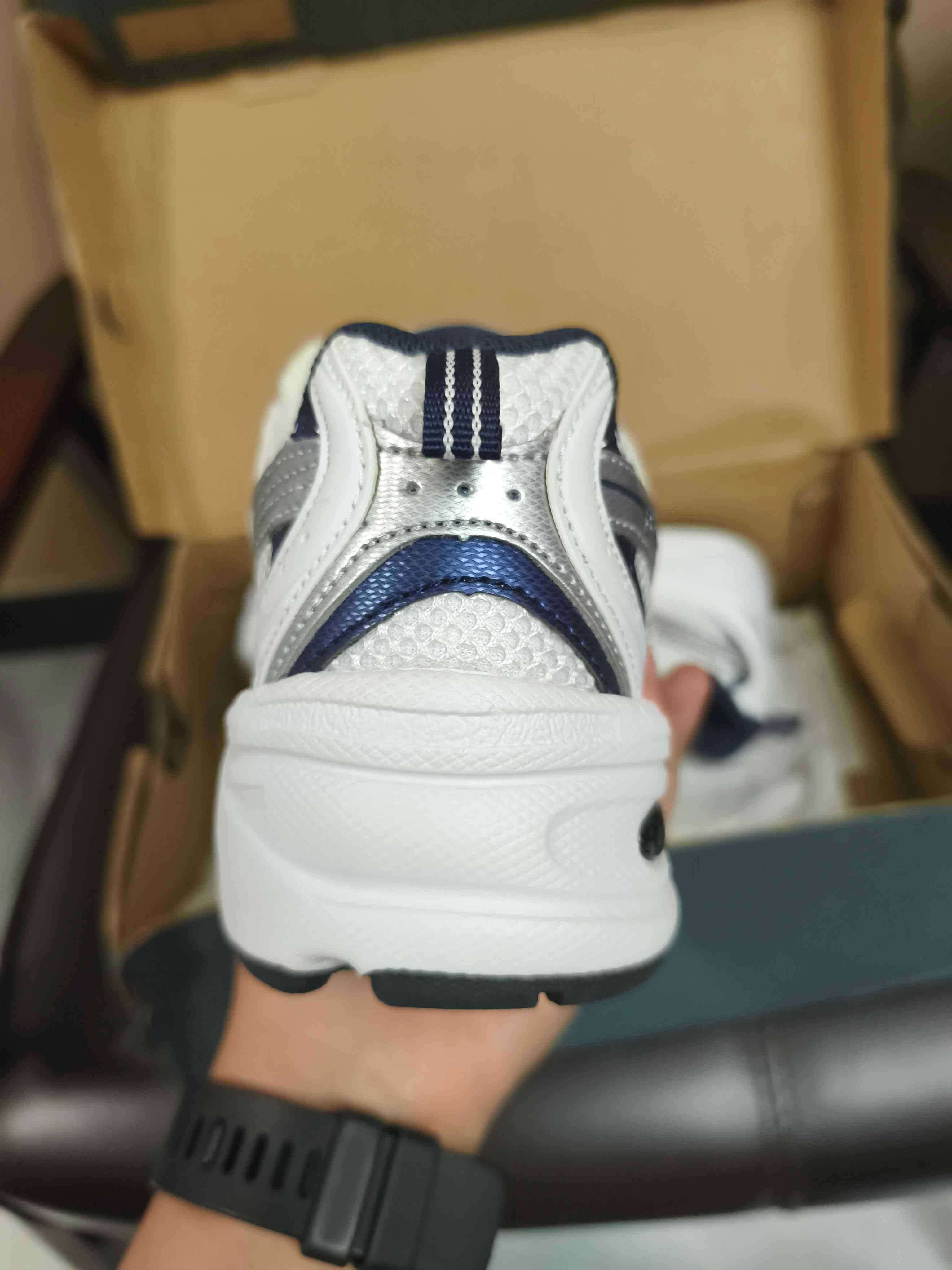 New Balance 530, damskie białe i szare trampki, rozmiar 37