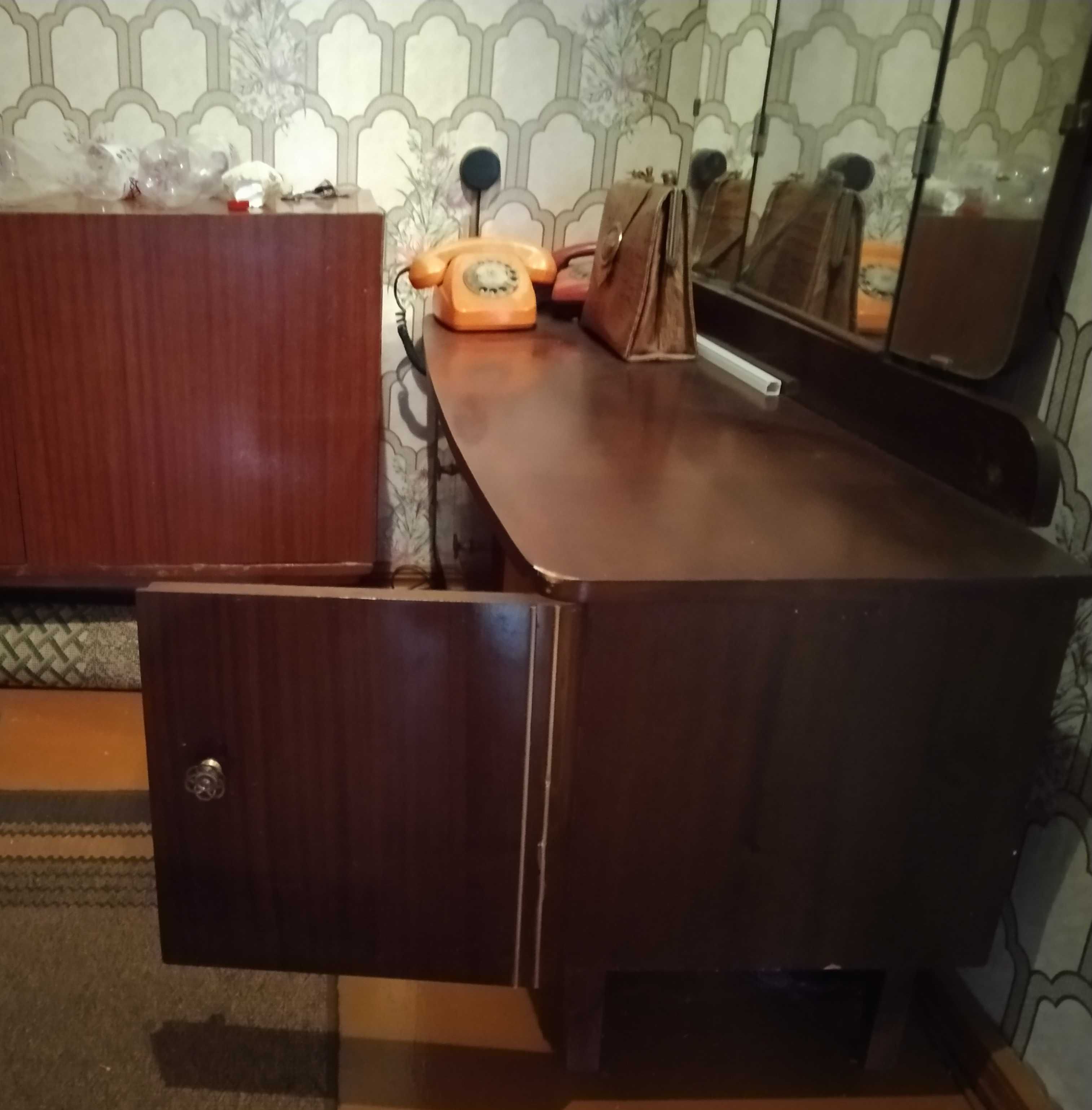 Продам трюмо (трильяж, зеркало, тумба,комод). Германия (ГДР).