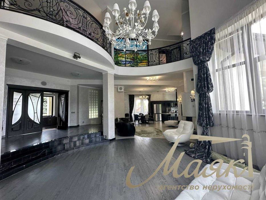 Оренда резиденції з двох будинків на 60 сотках землі в Хуторі Мригі