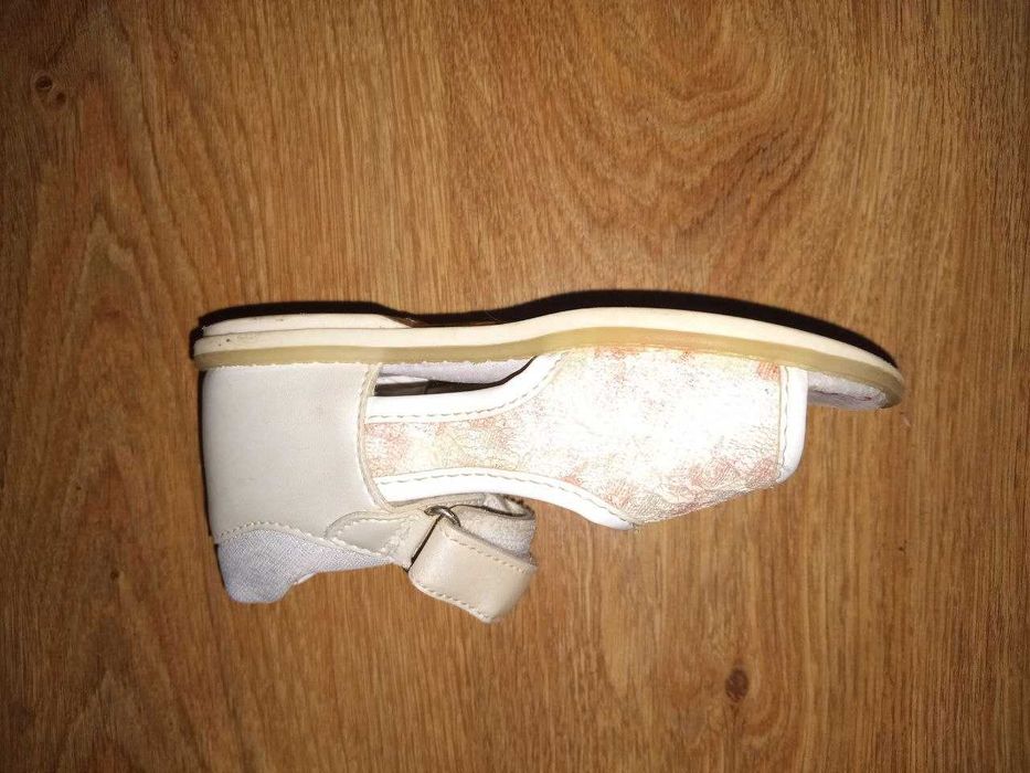 Босоніжки вживані 25 розмір