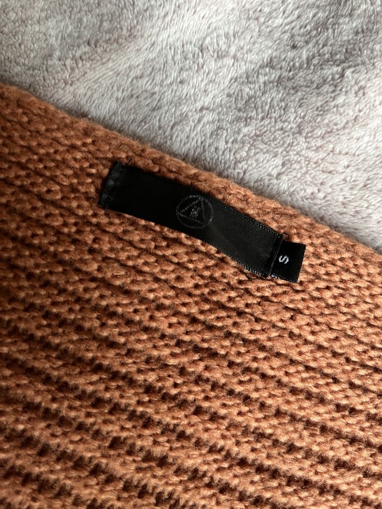 Sweter oversize M/L długi rękaw dekolt serek