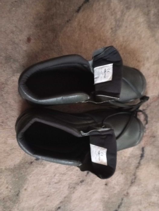 Рабочие ботинки 45 размер новые.