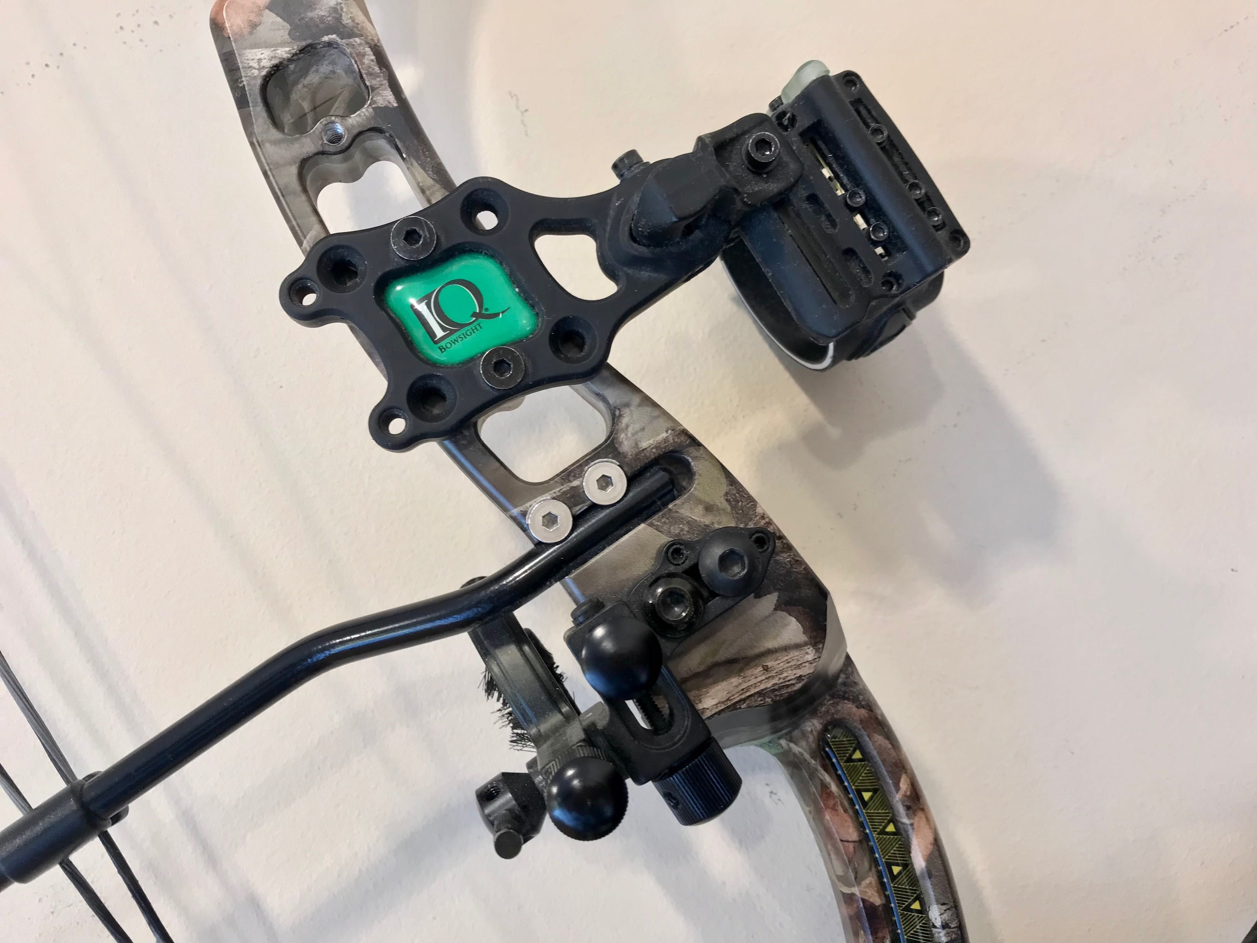 ŁUK bloczkowy AXIS 2.5 celownik IQ Retina stabilizator APACHE 8''