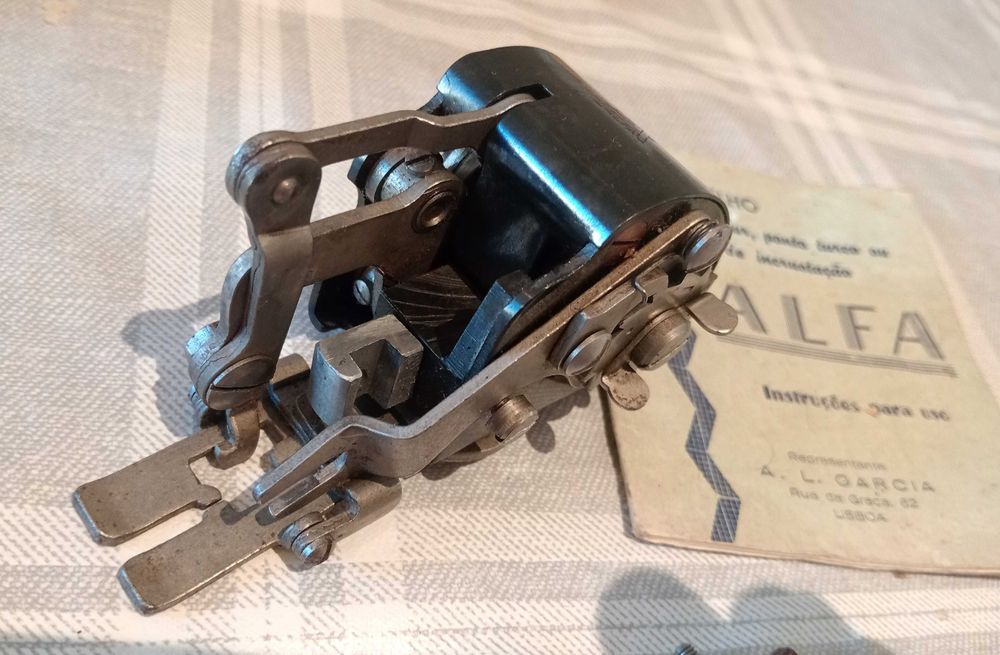Vintage Aparelho Acessorio para Ponto Turco Maquina de Costura Alfa