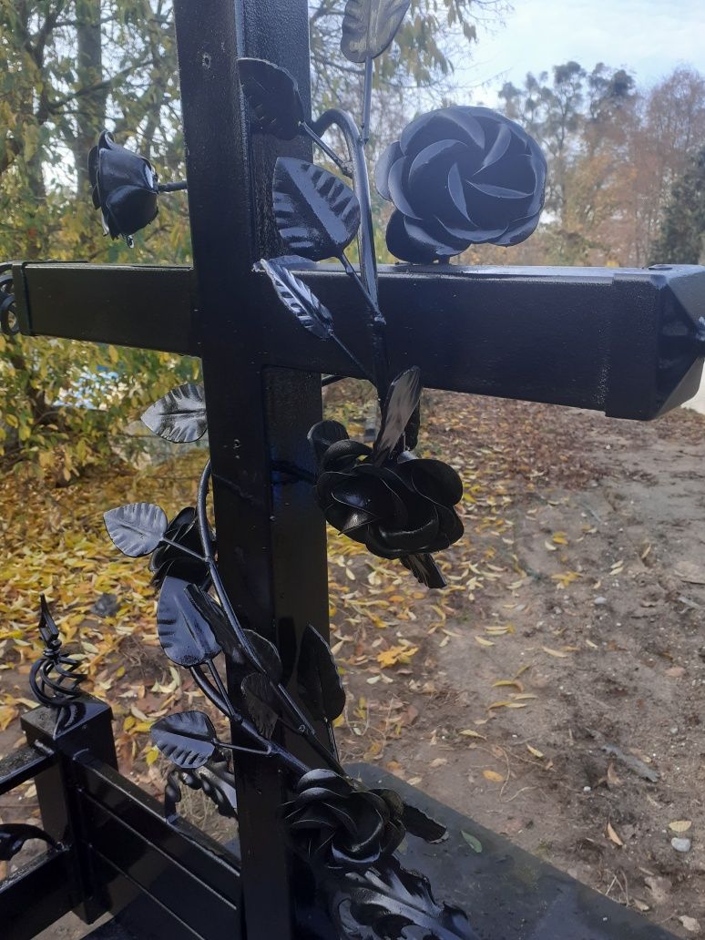 Nagrobek metalowy