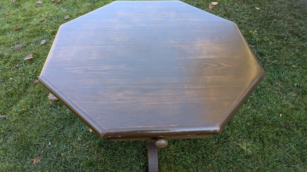 Stolik kawowy dębowy z szufladkami do ogrodu altanki