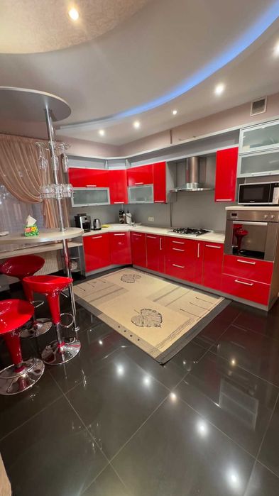 Оренда чудового будинку з басейном